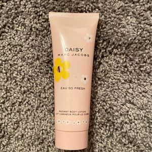 NWOT Marc Jacobs Daisy Eau So Fresh Lotion